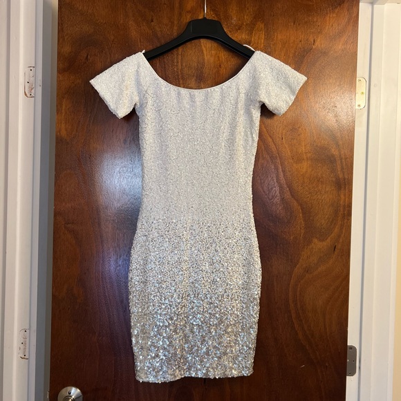 Dress the Population Larissa Off Shoulder Silver Ombre Sequin Mini Dress Sz S - Picture 3 of 8